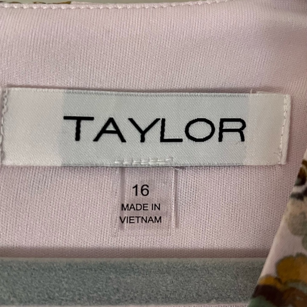 Taylor Pink Floral Dress - Picture 2 of 3